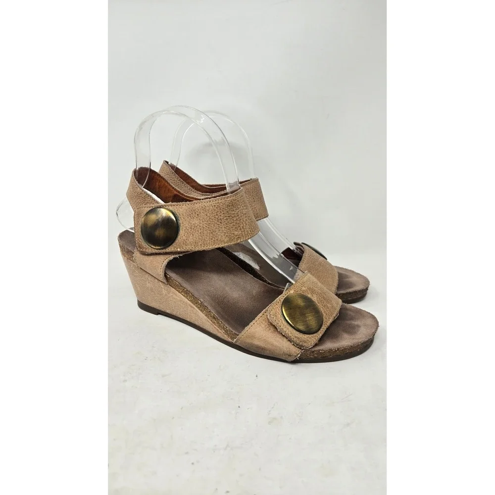 Taos Tan Leather Wedge Sandals Button‎ Accent Comfort Cork Footbed Womens 37